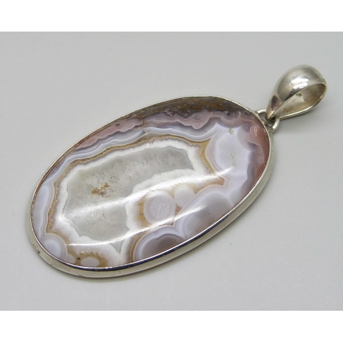 978 - A large silver mounted pendant set with crazy lace agate, 36mm wide