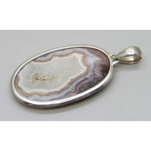 978 - A large silver mounted pendant set with crazy lace agate, 36mm wide