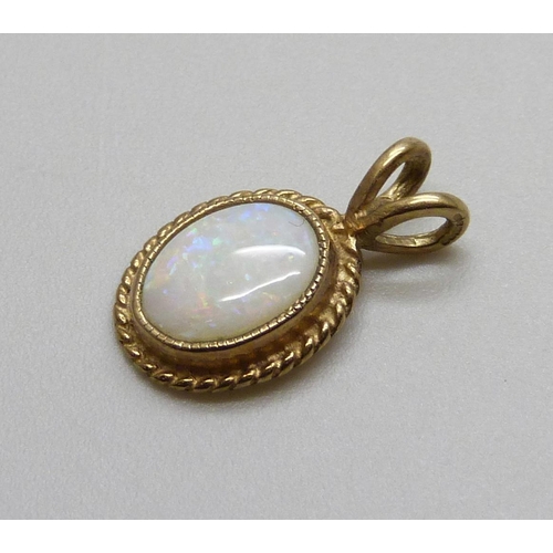 987 - A 9ct gold and opal pendant, 0.6g