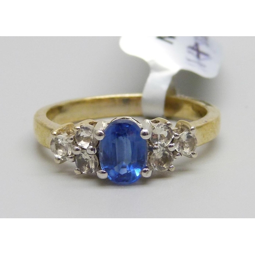 998 - A silver gilt, blue kyanite and serenite ring, Q