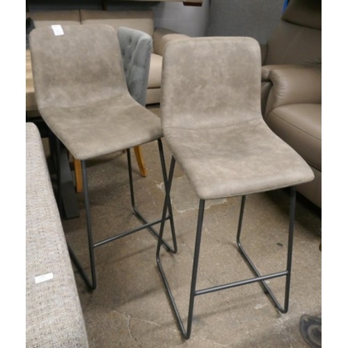 3198 - A pair of Hanna Bar Stools light grey