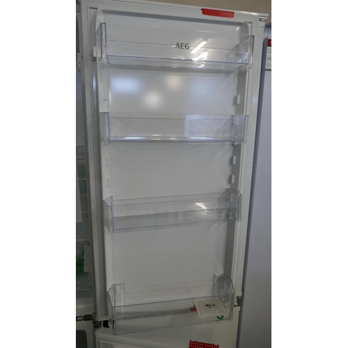 4002 - AEG H1772xW546xD549 Integrated 70/30 Fridge Freezer  (458-130) *This lot is subject to Vat