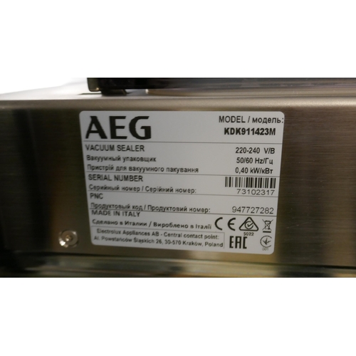 4011 - AEG Vacuum Sealer Drawer H139xW595xD531  - Model no -KDK911423M (458-70) *This lot is subject to Vat