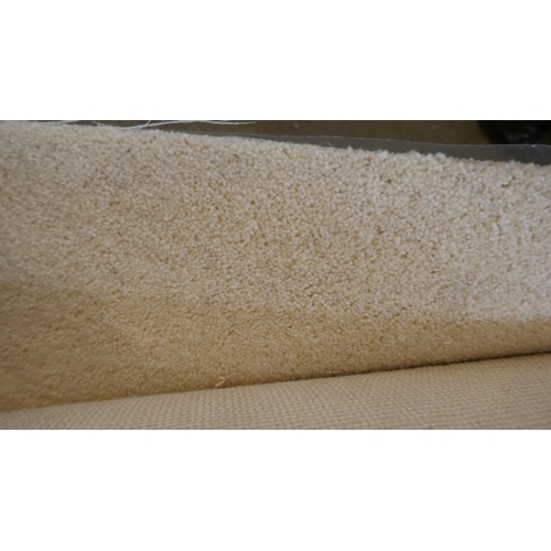 3219 - Hessian backed beige pile carpet 7m x 5m (700x500cm)