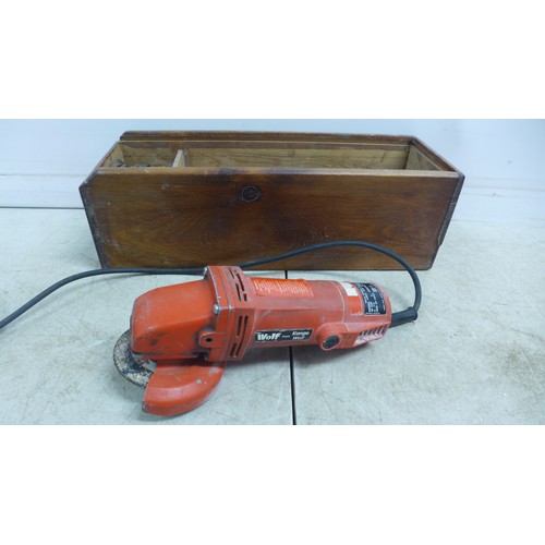 5014 - A Wolf 4594, 240V angle grinder with replacement disks