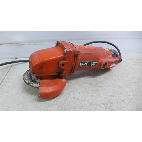 5014 - A Wolf 4594, 240V angle grinder with replacement disks