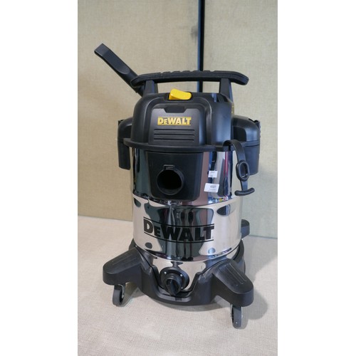 6027 - Dewalt wet/Dry Vacuum Cleaner - This lot requires a UK adapter (334-618) *This lot is subject to Vat