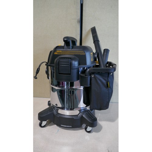 6027 - Dewalt wet/Dry Vacuum Cleaner - This lot requires a UK adapter (334-618) *This lot is subject to Vat