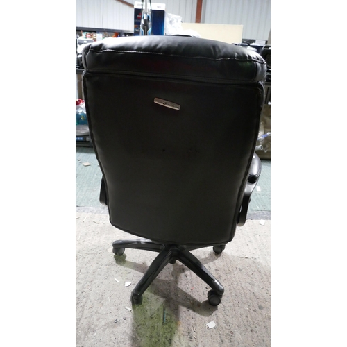 6366 - La-Z-Boy Air Exec Chair   - This lot requires a UK adapter (334-90) *This lot is subject to Vat