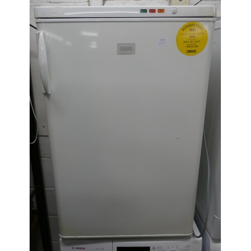 5123 - A Zanussi ZUT113W free standing under counter fast freeze freezer