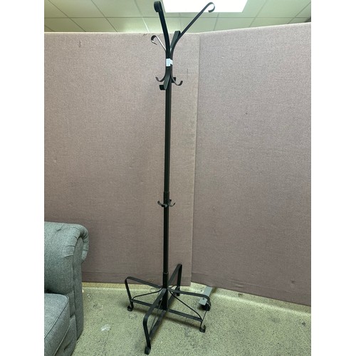 3225 - A metal industrial coat hanger