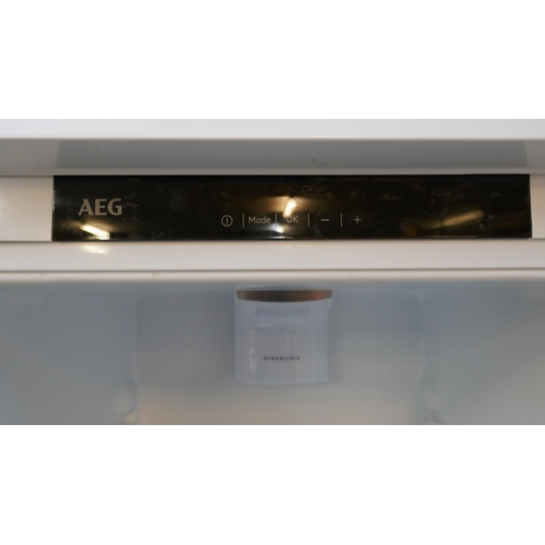 4180 - AEG Integrated Tower Fridge H1769xW556xD549 - Model no -SKE818E1DC (458-194) *This lot is subject to... 