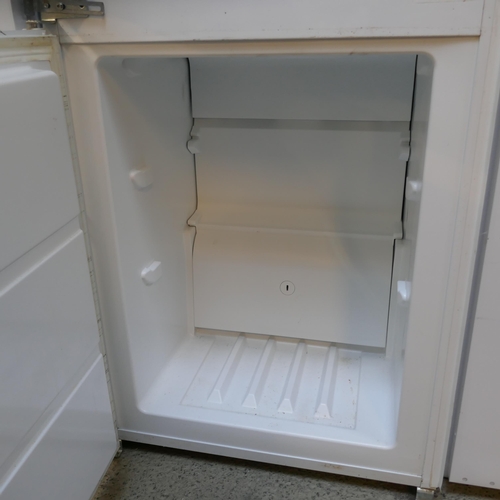 4182 - Electrolux 60/40 Fridge Freezer (Used) (458-213) *This lot is subject to Vat