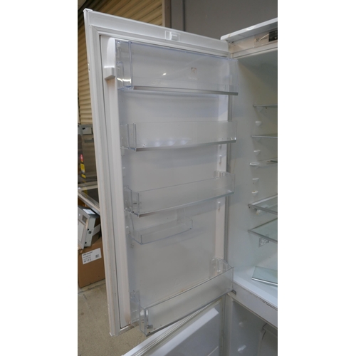 4182 - Electrolux 60/40 Fridge Freezer (Used) (458-213) *This lot is subject to Vat