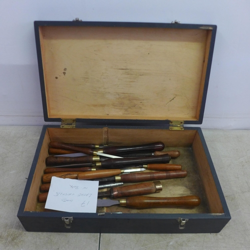 5002 - A wooden tool case containing 17 wood turning chisels including R. Sorby