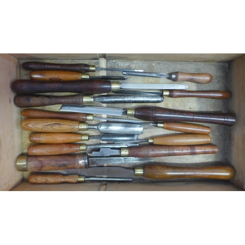 5002 - A wooden tool case containing 17 wood turning chisels including R. Sorby