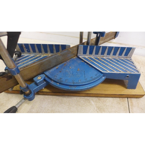 5015 - A Wickes heavy duty tile cutter and manual mitre saw