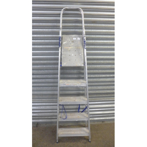 5149 - A 5 rung aluminium step ladder