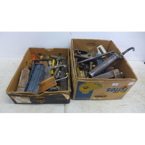 5019 - 2 boxes of assorted vintage woodworking tools including block planes, molding planes, a Rapier no. 4... 