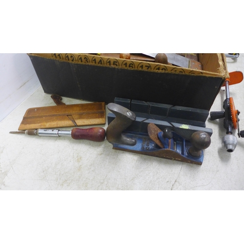 5019 - 2 boxes of assorted vintage woodworking tools including block planes, molding planes, a Rapier no. 4... 