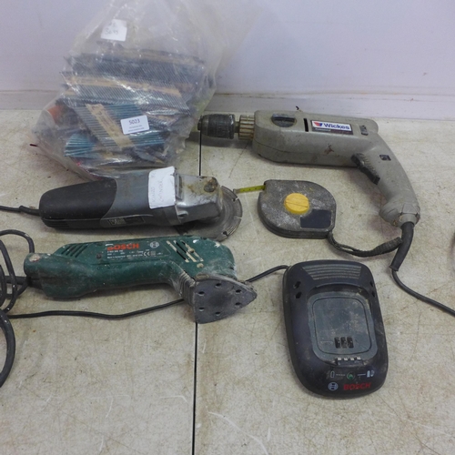 5023 - A quantity of assorted power tools including a Kinzo 8E2751 angle grinder, a Bosch PDA 240E detail s... 