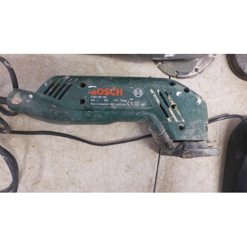 5023 - A quantity of assorted power tools including a Kinzo 8E2751 angle grinder, a Bosch PDA 240E detail s... 