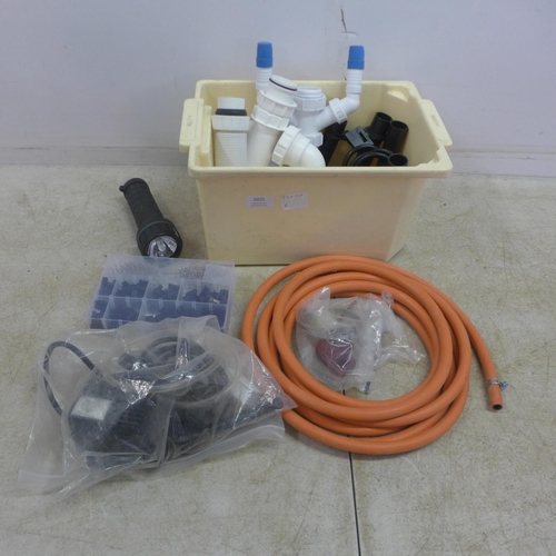 5025 - A quantity of miscellaneous items including a floor and wall tile cutter, BBQ gas pipe, sink traps, ... 