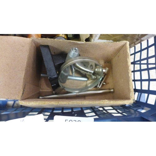 5030 - A box of assorted hand tools including Stanley No.80 spoke shave, Noga electro-magnet clamp, a Workz... 