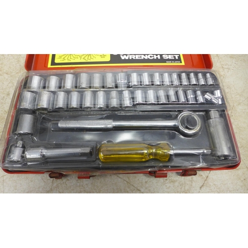 5035 - A box of assorted hand and power tolls including a Bosch PSR1440 cordless drill and Bosch bit set, r... 