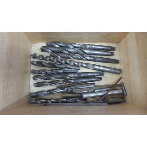 5037 - A box of metal working tools including drill bits, taps, countersinks, cutting discs, etc.