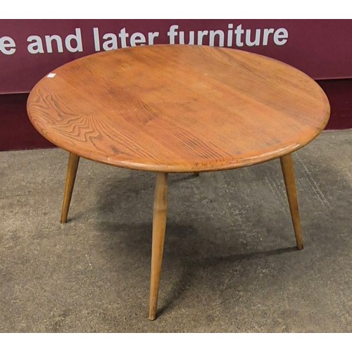 25 - An Ercol Blonde circular elm and beech Windsor coffee table