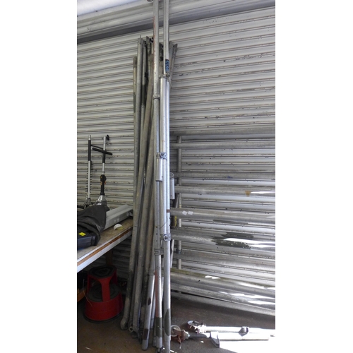 5152A - An aluminium scaffold tower with stabilisers, wheels, safety bars