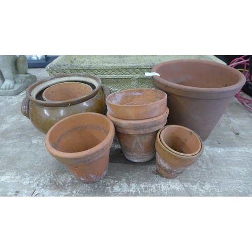 5161 - An assortment of various planters including a strawberry planter, mixed size terracotta planters, a ... 