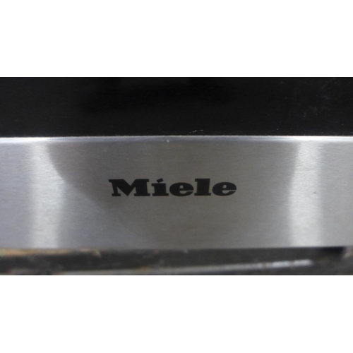 5296 - A Miele DG4060 integrated single oven