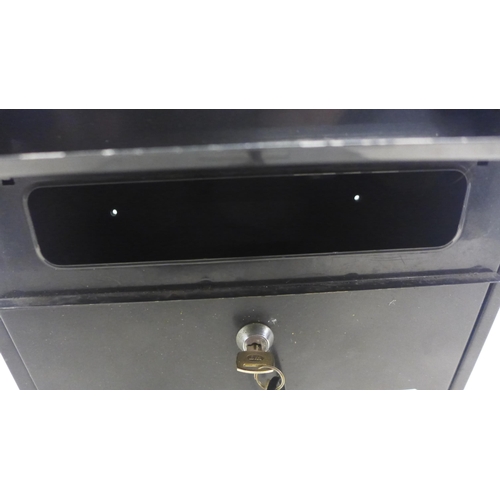 5050 - A wall mountable metal letter box - lockable with key