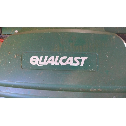 5167 - A Qualcast Concorde-32 electric cylinder lawnmower with collection box