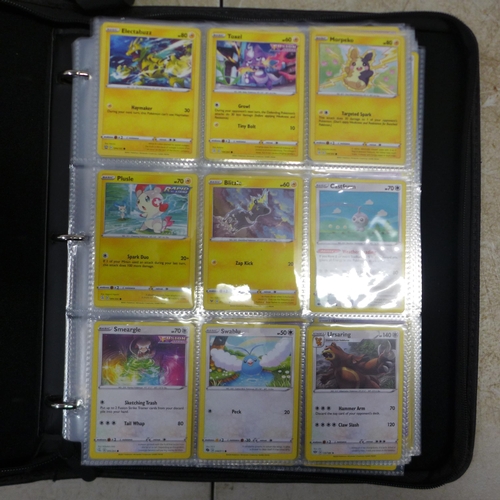 5083A - 4 collectable card cases full of Pokemon cards