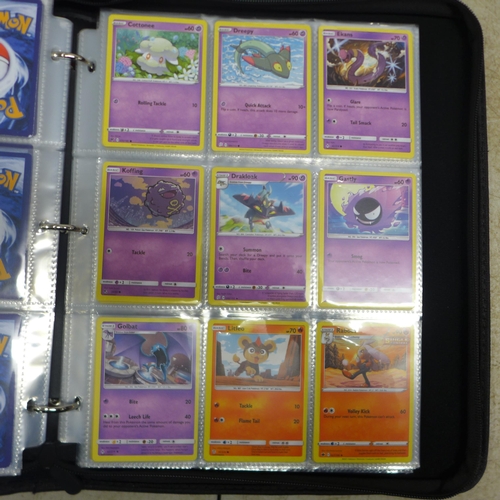 5083A - 4 collectable card cases full of Pokemon cards