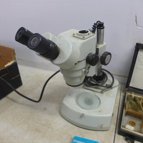 5085 - An Avant D'Ouvrir microscope with a collection of slides