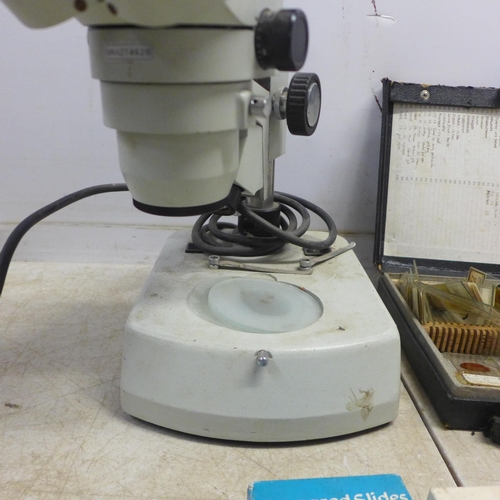 5085 - An Avant D'Ouvrir microscope with a collection of slides