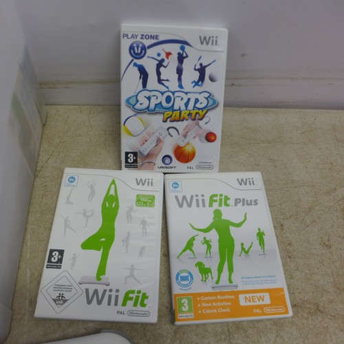 5065 - A Nintendo Wii console with Wii fit balance board, power supply and all connecting cables, sensor ba... 