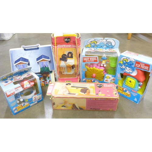 1004 - A Sindy bath and washbasin unit, boxed, a small playhouse and three boxed The Smurfs toys **PLEASE N... 