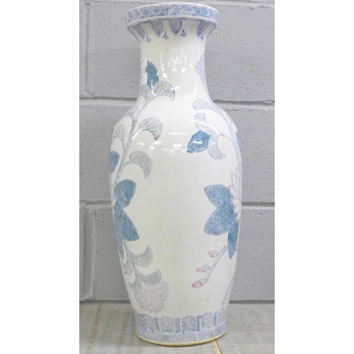 1007 - A large vase, 61cm **PLEASE NOTE THIS LOT IS NOT ELIGIBLE FOR IN-HOUSE POSTING AND PACKING**