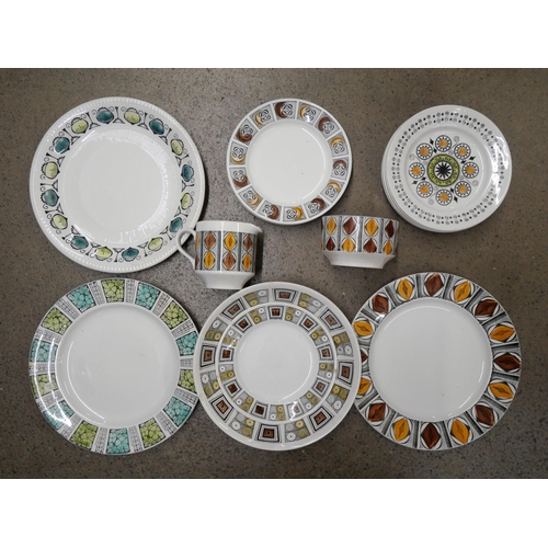 1024 - A collection of Broadhurst dinnerwares designed by Kathie Winkle **PLEASE NOTE THIS LOT IS NOT ELIGI... 