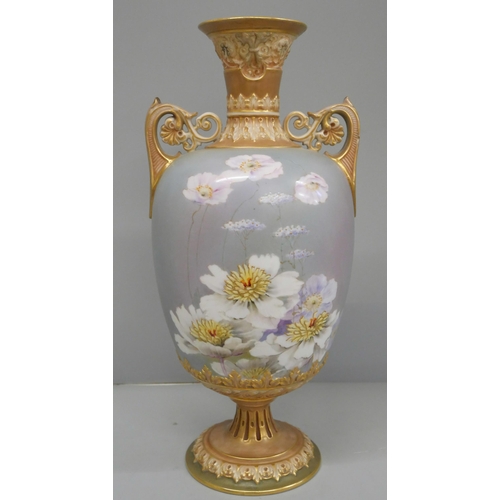 608 - An early 20th Century Royal Worcester vase, 2017