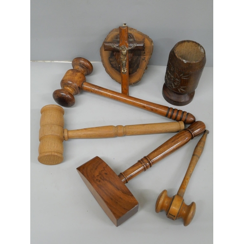 618 - A collection of treen, mainly gavels