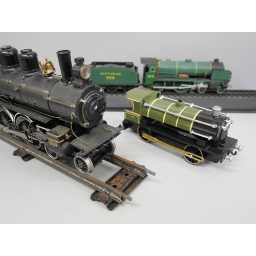 655 - Model rail; an 0 gauge locomotive, a/f, and an 00 gauge model of a loco and tender