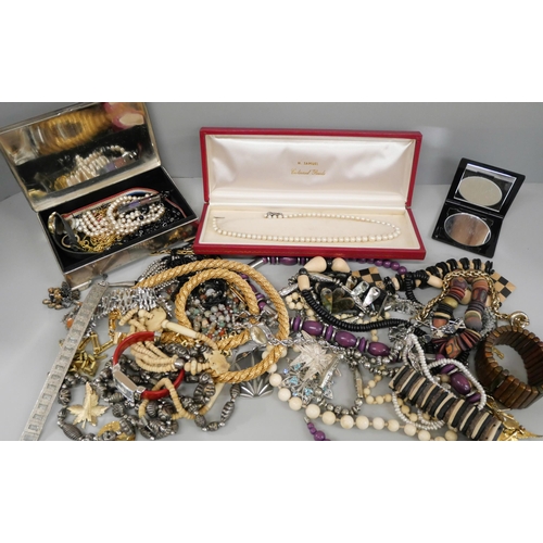 701 - A collection of costume jewellery