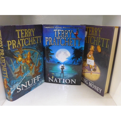 754 - Five hardback first edition novels by Terry Pratchett, Jing, 1977, A Hat Full of Sky, 2004, Making M... 