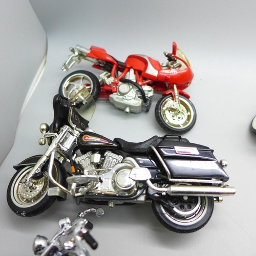 758 - A collection of Maisto models of motorcycles